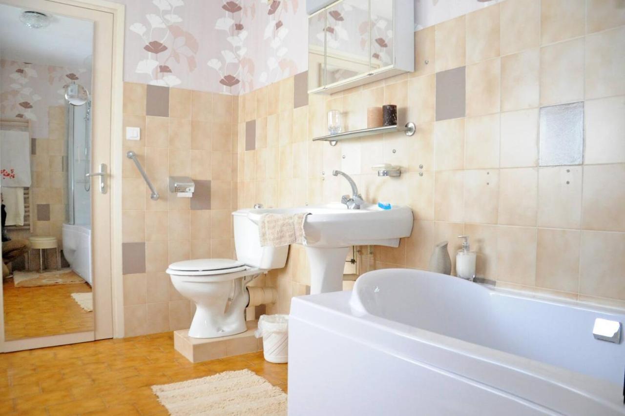 1 Bedroom House 20Min Walk To Centre In Tournus Exterior foto